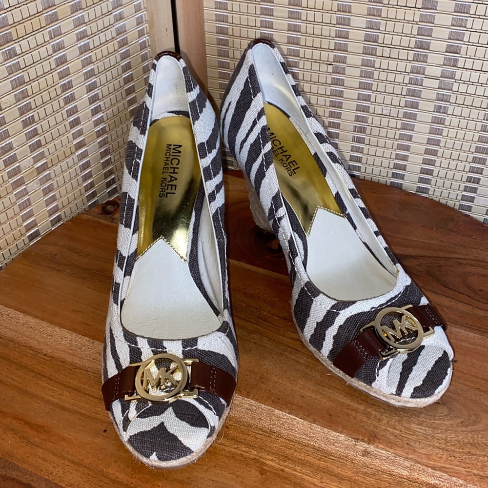 Michael Kors Brown Tan Tiger Print Espadrille Peep Toe Wedges Size 8.5